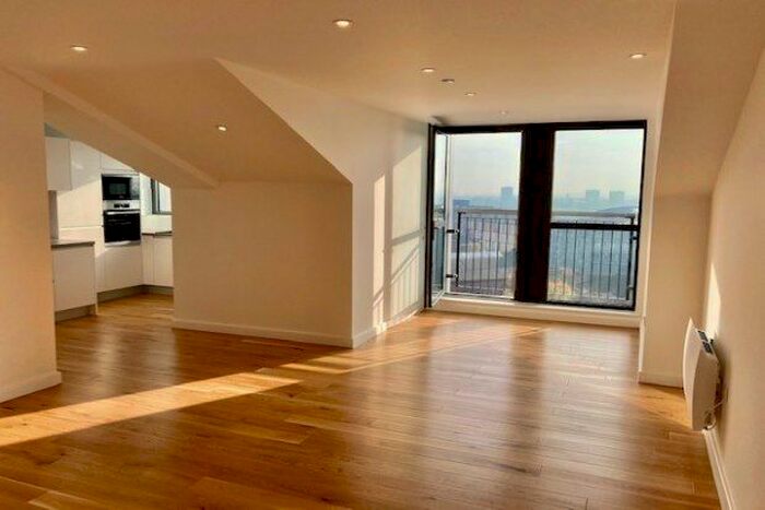 2 Bedroom Flat To Rent In Communication Row, Birmingham, B15