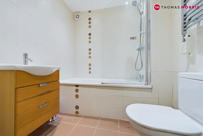 1 Bedroom Apartment For Sale In Houghton Road, St. Ives, Cambridgeshire, PE27