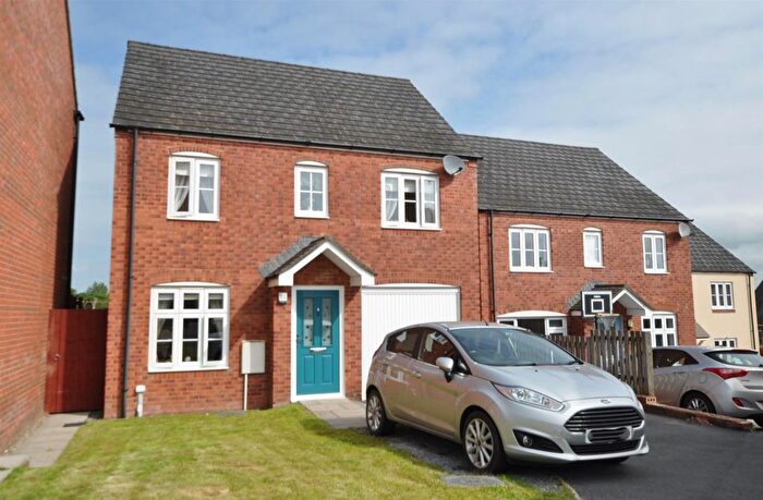 3 Bedroom Detached House For Sale In Cefn Maes, St. Clears, Carmarthen, SA33
