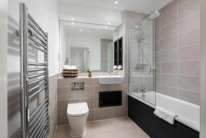 1 Bedroom Apartment For Sale In Whiting Avenue, Greenhithe, Kent, ., DA9