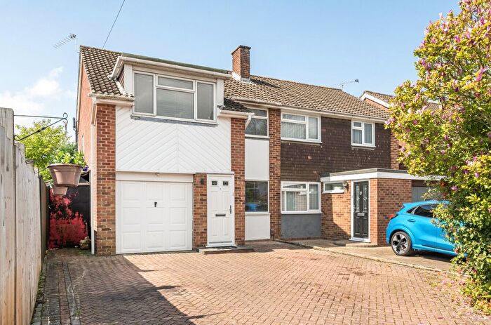 3 Bedroom Semi-detached House For Sale In Oakmount Road, Chandler's Ford, Eastleigh, Hampshire, SO53