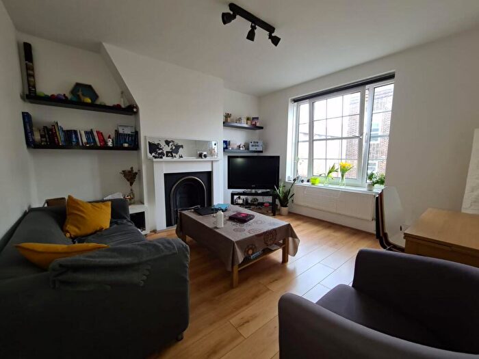 3 Bedroom Flat To Rent In Lohmann House, SE11