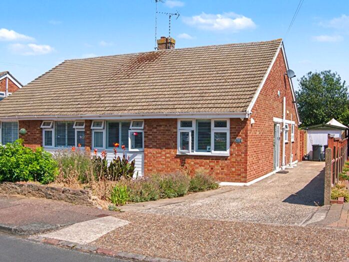 2 Bedroom Property For Sale In Dawlish Crescent, Rayleigh, SS6