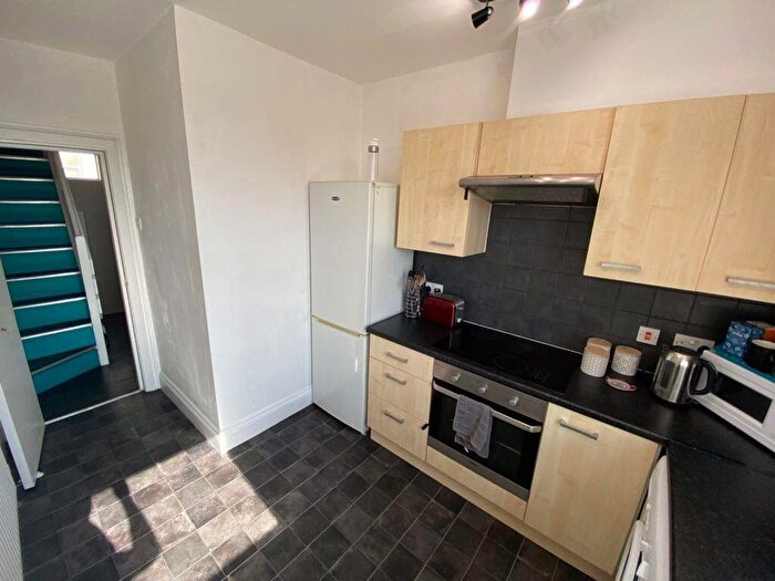 4 Bedroom Flat To Rent In Kendal Lane, Leeds, LS3