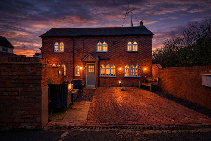 2 Bedroom Cottage For Sale In The Green, Snitterfield, CV37