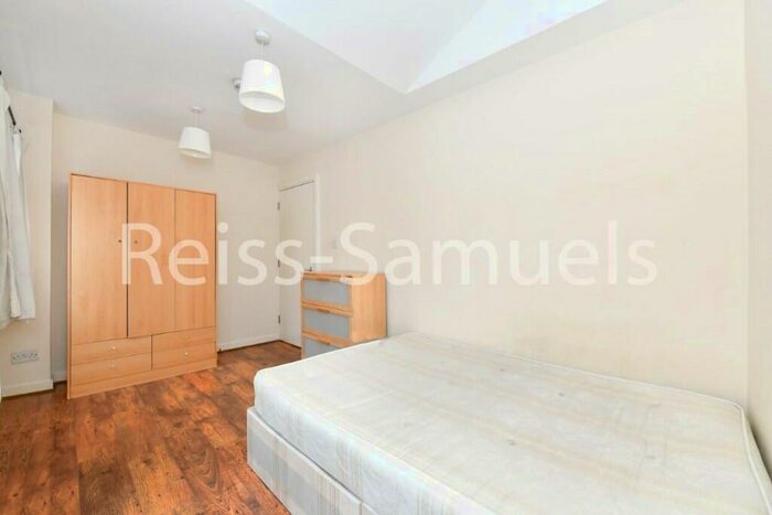 5 Bedroom Town House To Rent In Cyclops Mews, London, E14