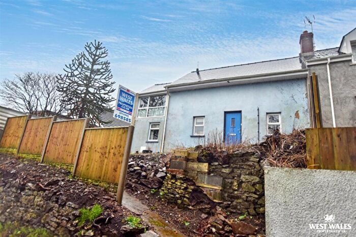 3 Bedroom Semi Detached House For Sale In Waterston Road, Llanstadwell, Milford Haven, SA73