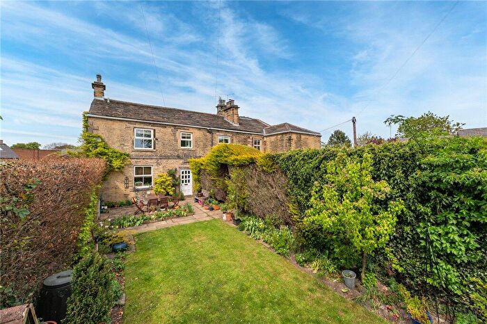 3 Bedroom Semi-Detached House For Sale In Stockhill Fold, Bradford, West Yorkshire, BD10