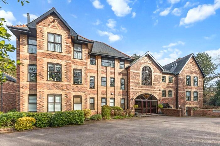 3 Bedroom Flat For Sale In Booth Road, Altrincham, Greater Manchester, WA14