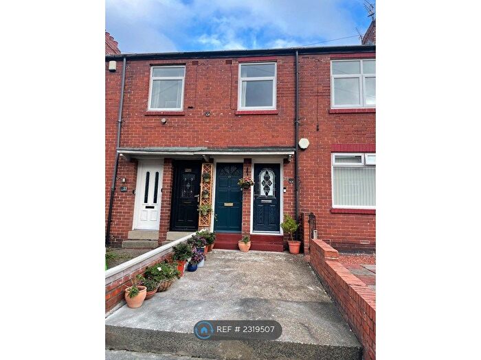 2 Bedroom Flat To Rent In Chatsworth Gardens, St. Anthonys, Newcastle Upon Tyne, NE6