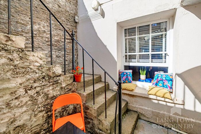 1 Bedroom Flat For Sale In The Crescent, The Hoe, Plymouth, PL1