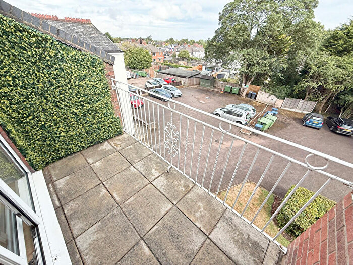 1 Bedroom Apartment For Sale In Clarence Road, Hinckley, Leicestershire, LE10