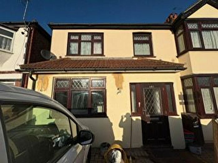 Studio To Rent In Bath Road, Hounslow, TW5