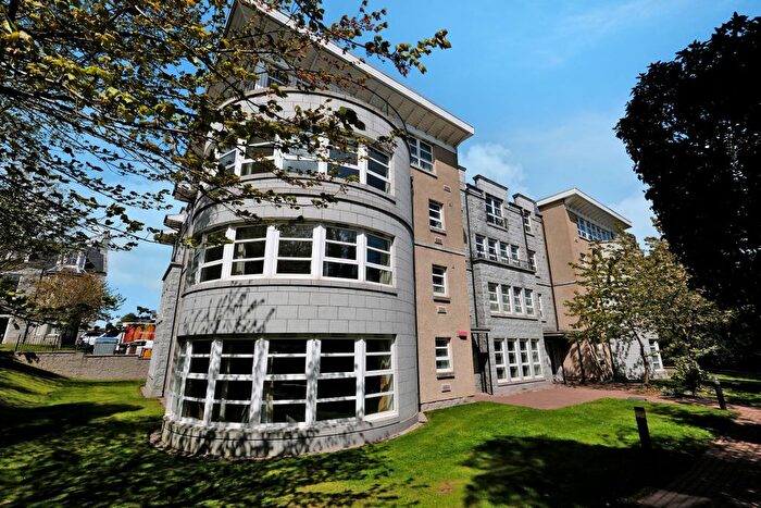 2 Bedroom Flat For Sale In Great Western Road, The City Centre, Aberdeen, AB10