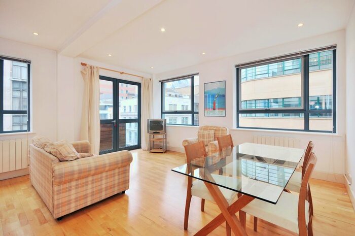 2 Bedroom Flat To Rent In Canberra Close, Hendon, NW4