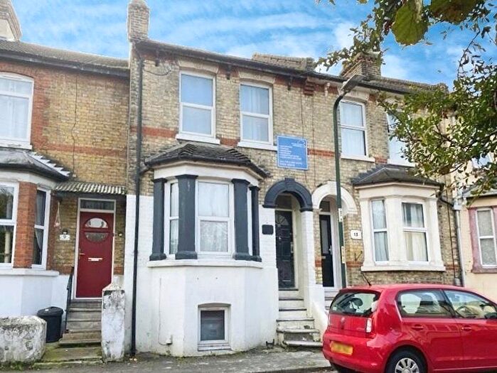 4 Bedroom Terraced House To Rent In Chatham, ME4