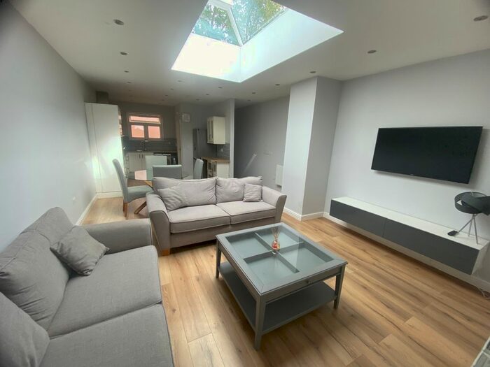 2 Bedroom Flat To Rent In Rectory Road, Sutton Coldfield, B75