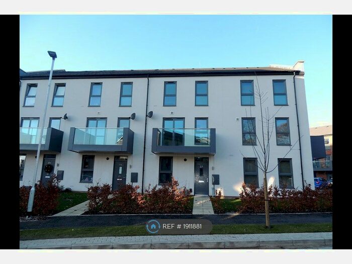 2 Bedroom Terraced House To Rent In Finchdale Close, Wakefield, WF1