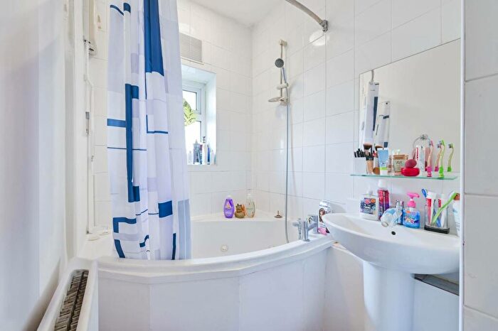 1 Bedroom Flat For Sale In Boundary Road, St John's Wood, London, NW8