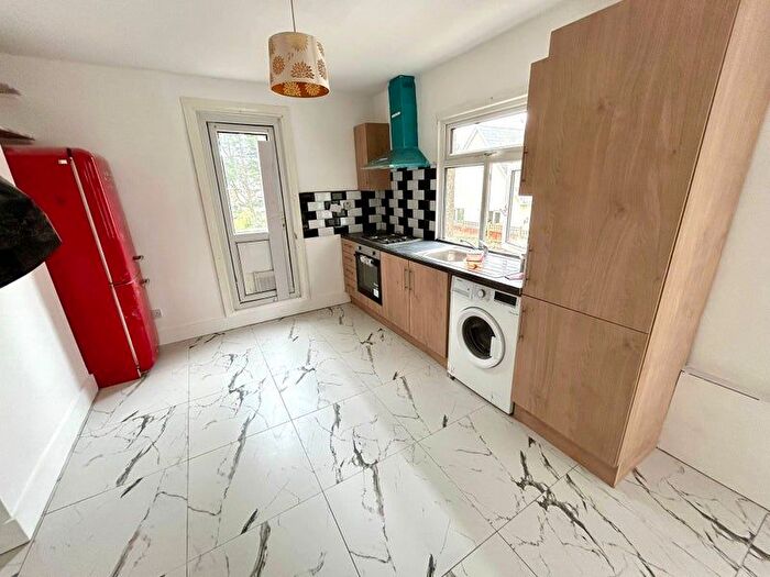 2 Bedroom Flat To Rent In Manbey Park Road, London, E15