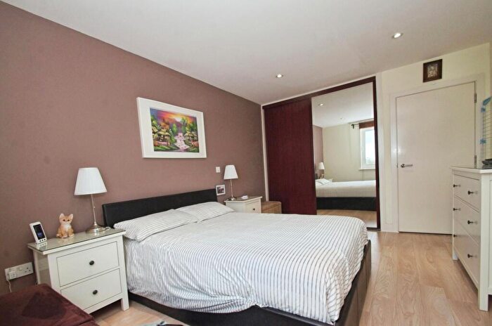 1 Bedroom Flat For Sale In Jones Point House, Ferry Court, Cardiff, CF11