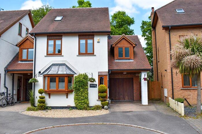 4 Bedroom Link Detached House For Sale In The Ostlers, Hordle, Lymington, SO41