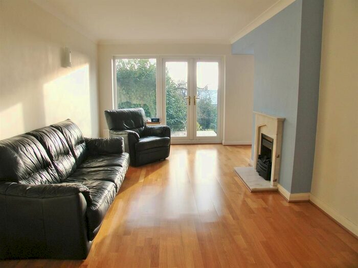 3 Bedroom Semi-Detached House To Rent In Hallamshire Road, Sheffield, S10