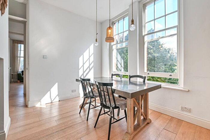 2 Bedroom Flat To Rent In Holloway Road, Islington, London, N7