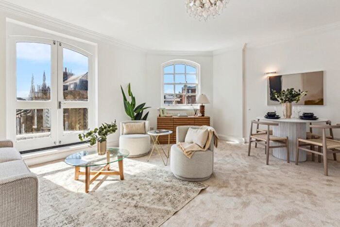 2 Bedroom Flat To Rent In New End, Hampstead, NW3