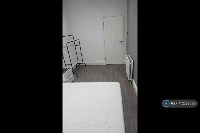 1 Bedroom Flat To Rent In High Street, Dumbarton, G82