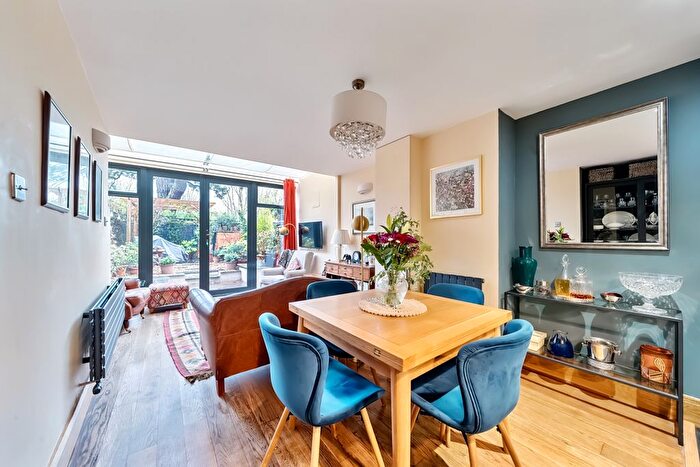 1 Bedroom Flat To Rent In Church Crescent, London, N10