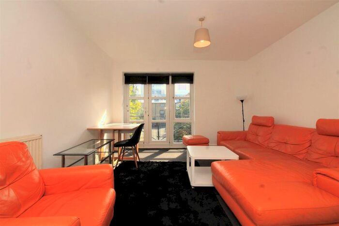3 Bedroom Flat To Rent In Alphabet Square, Bow, London, E3