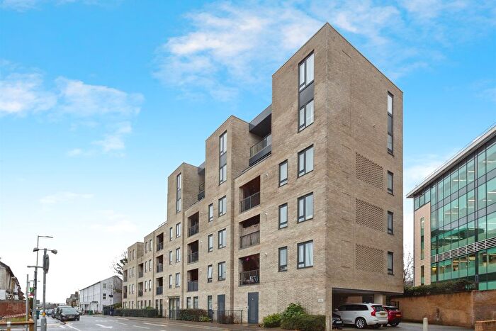 1 Bedroom Flat For Sale In Woodford Road, Watford, WD17