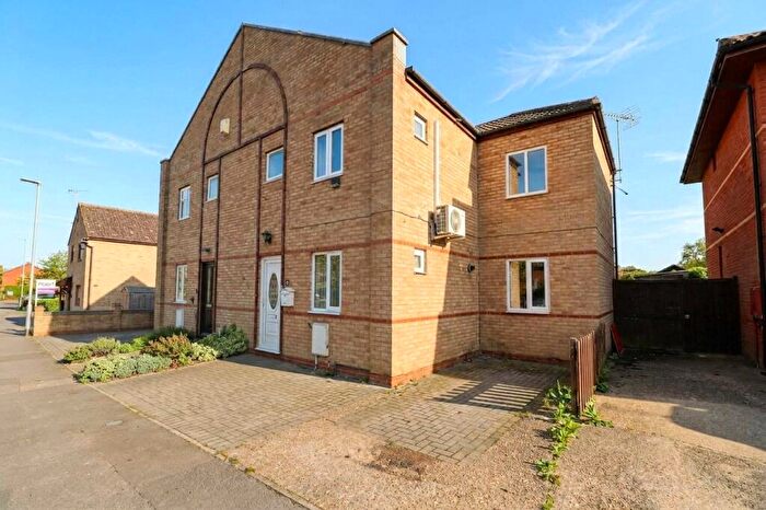 3 Bedroom Semi-Detached House For Sale In Lennon Drive, Crownhill, MK8