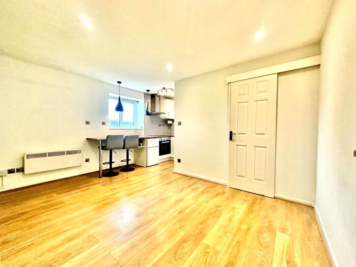 1 Bedroom Flat To Rent In Jade Close, Silver Town, E16