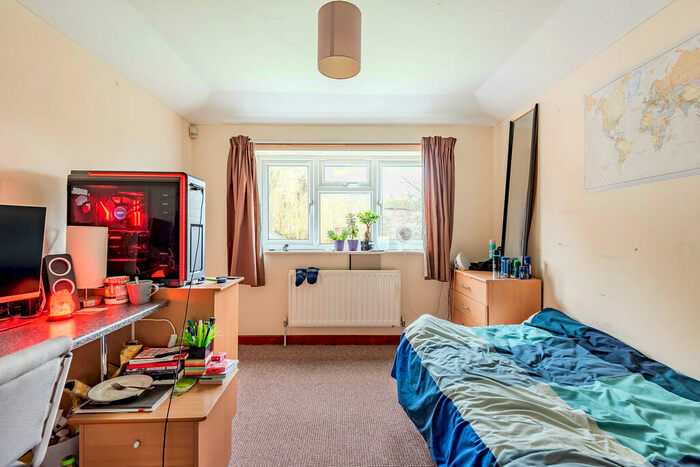 4 Bedroom Semi-Detached House To Rent In Cabell Road, Guildford, GU2