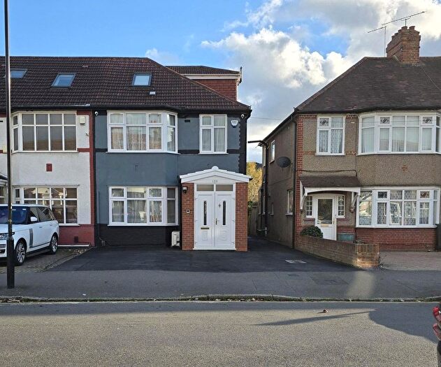 4 Bedroom Semi-Detached House For Sale In The Drive, Hounslow, TW3