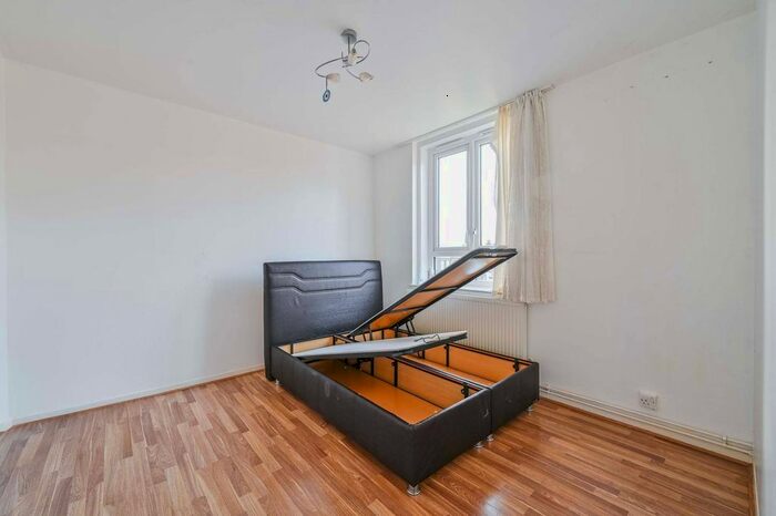 3 Bedroom Flat To Rent In Fawcett Estate, Upper Clapton, London, E5