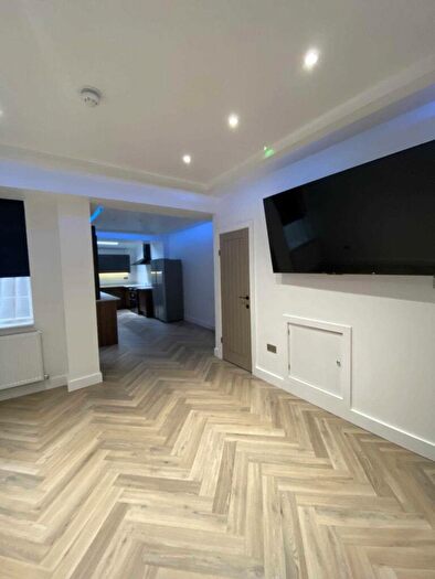 6 Bedroom Terraced House To Rent In Braemar Road, Manchester, M14