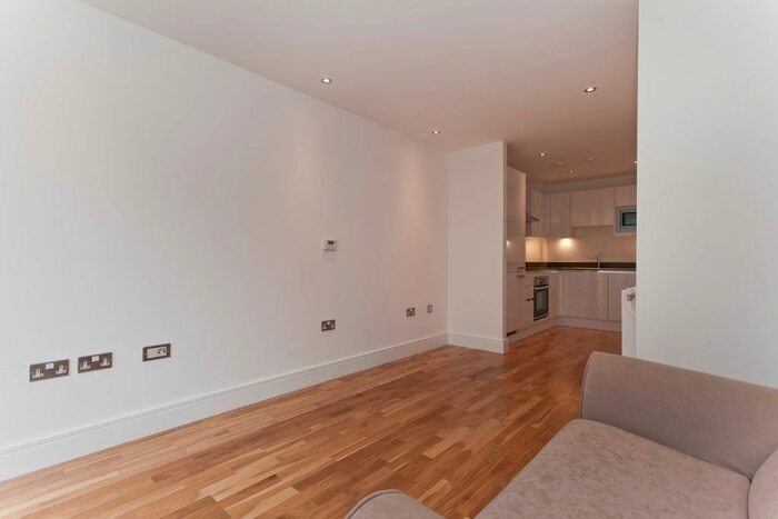 1 Bedroom Flat To Rent In Empire Reach, Greenwich, SE10