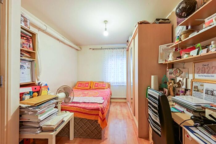 1 Bedroom Flat For Sale In Crown Close, (% Share) Winkfield Road, London, , Wood Green, London, N22