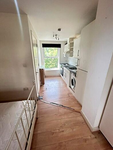 1 Bedroom Flat To Rent In Penge Road, SE25