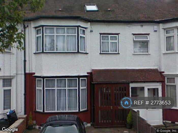 4 Bedroom Terraced House To Rent In Waremead Road, Ilford, IG2