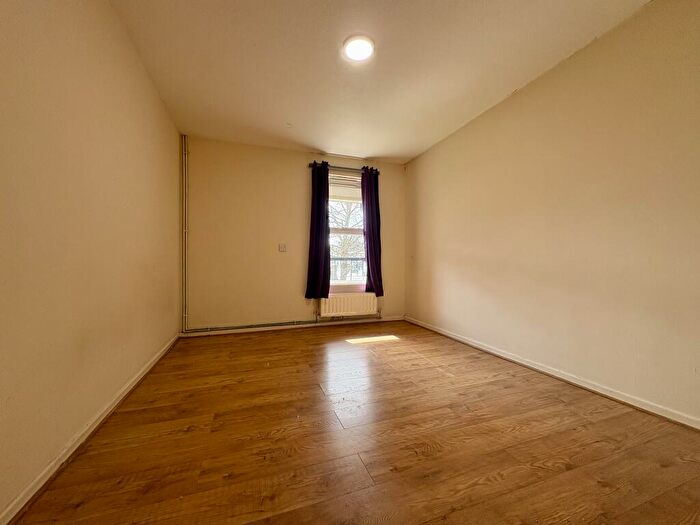 2 Bedroom Flat To Rent In Hope Close, SE12