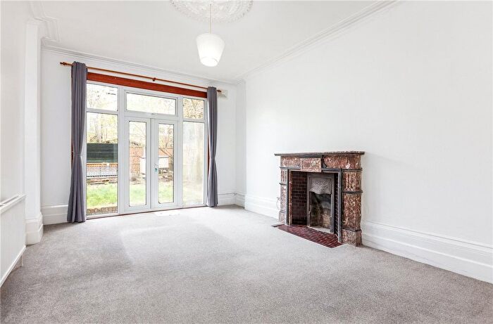 2 Bedroom Flat To Rent In Milton Road, London, N6