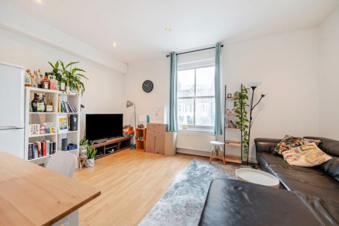2 Bedroom Flat To Rent In Hanley Road, London, N4