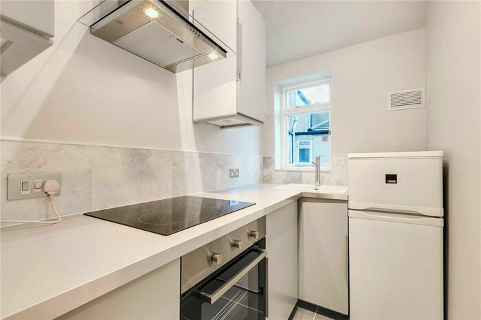 Apartment To Rent In Sisters Avenue, London, SW11