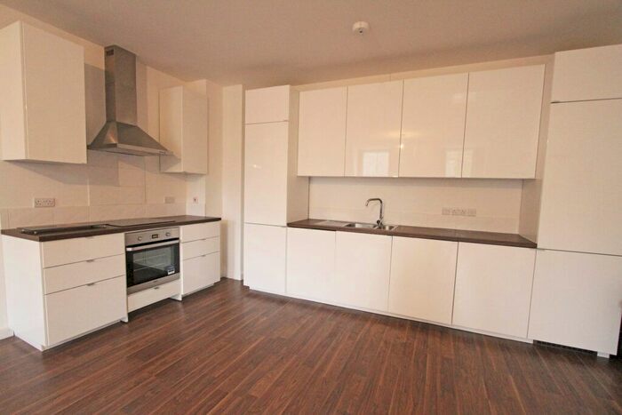 2 Bedroom Flat To Rent In Parsons Street, Banbury, Oxon, OX16