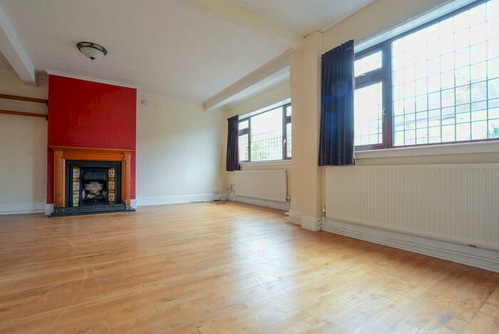 4 Bedroom Semi-Detached House To Rent In Mere Road, Wigston, Leicester, LE18