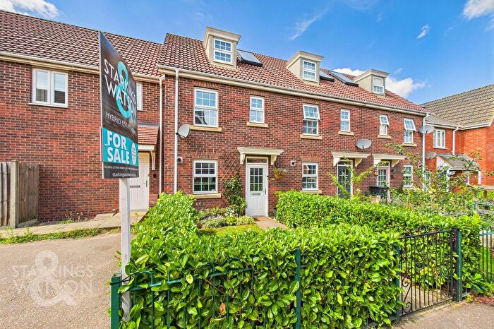 3 Bedroom Terraced House For Sale In Bullfinch Drive, Harleston, IP20